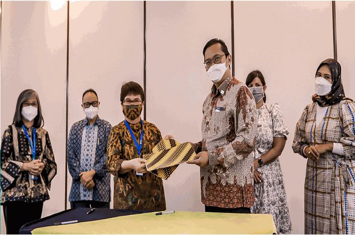 Sekolah Tinggi Manajemen PPM Perkuat Pengembangan Ekosistem Sirkular Melalui Penandatanganan MoU Plastic Smart Cities dengan Yayasan WWF Indonesia
